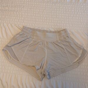 Lululemon Hotty Hot Shorts 2.5"